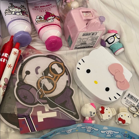 SALE! Hello Kitty and Friends bundle - Picture 6 of 7